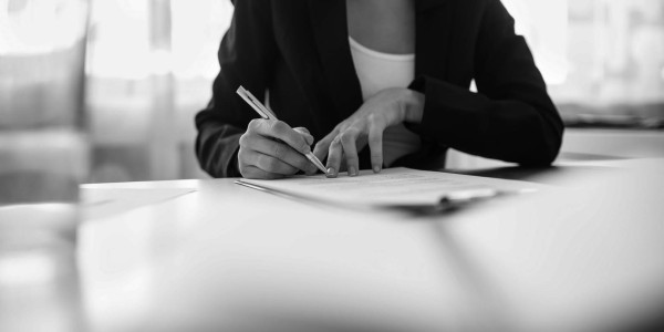 Permisos de Residencia y Trabajo / Visados / Golden Visa Sant Quirze Safaja · Golden Visa Inversión en Deuda Pública